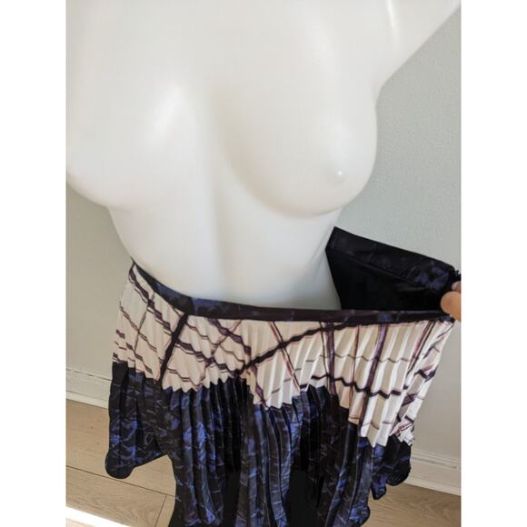 The Lines in Between Size XS Accordion Pleated Midi Skirt Black Tan Striped - Picture 4 of 10